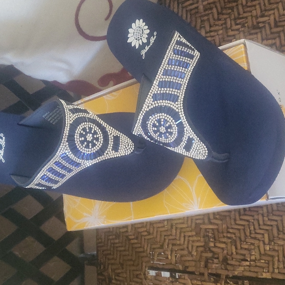 BNIB Starla navy flip flops